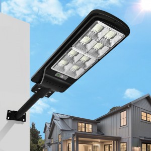 Automatic induction integrated solar street lamp